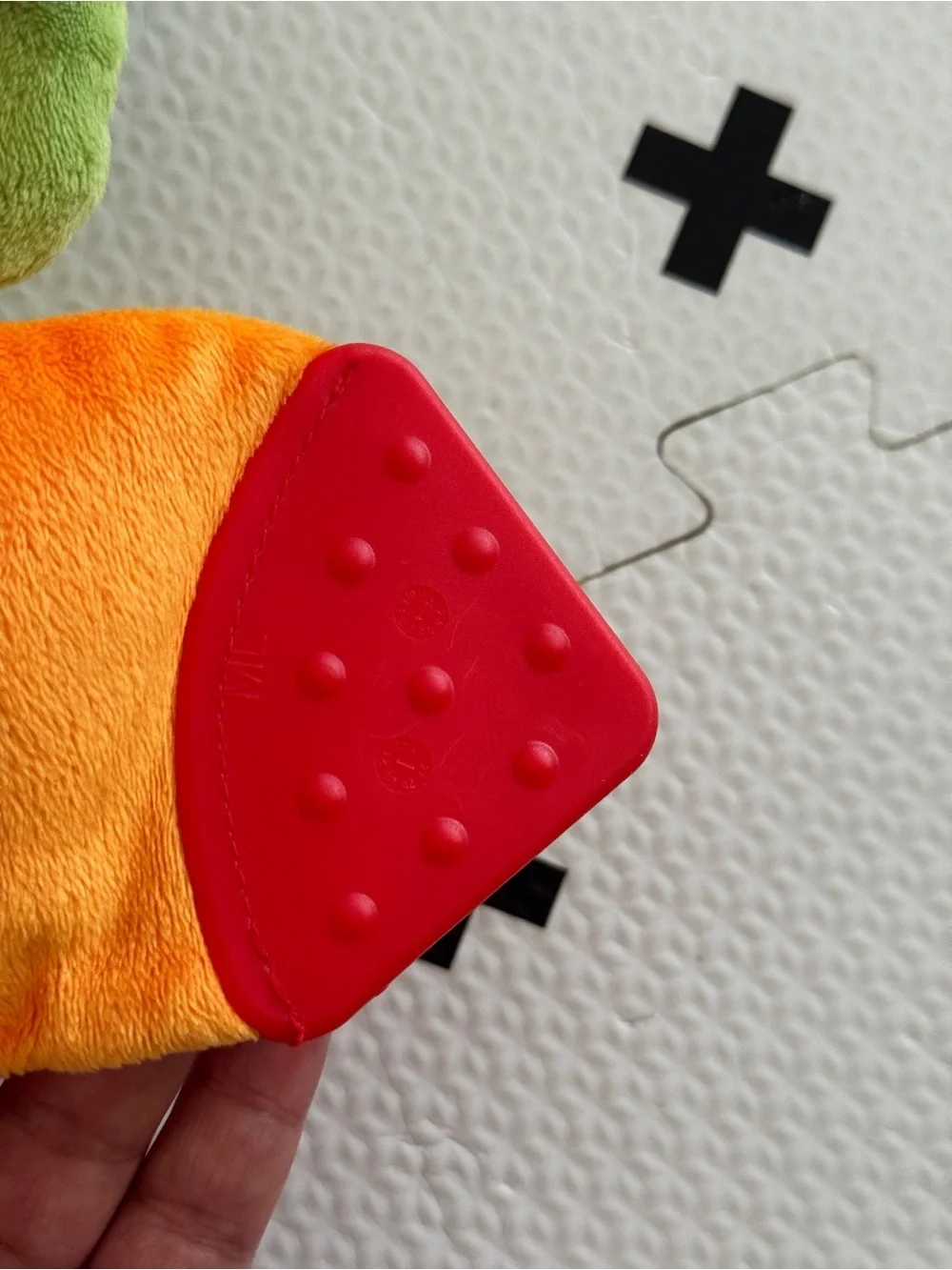 Melissa & Doug Multi-Textured Flip Fish sensory Baby Toy Orange Multi 0-9m GUC